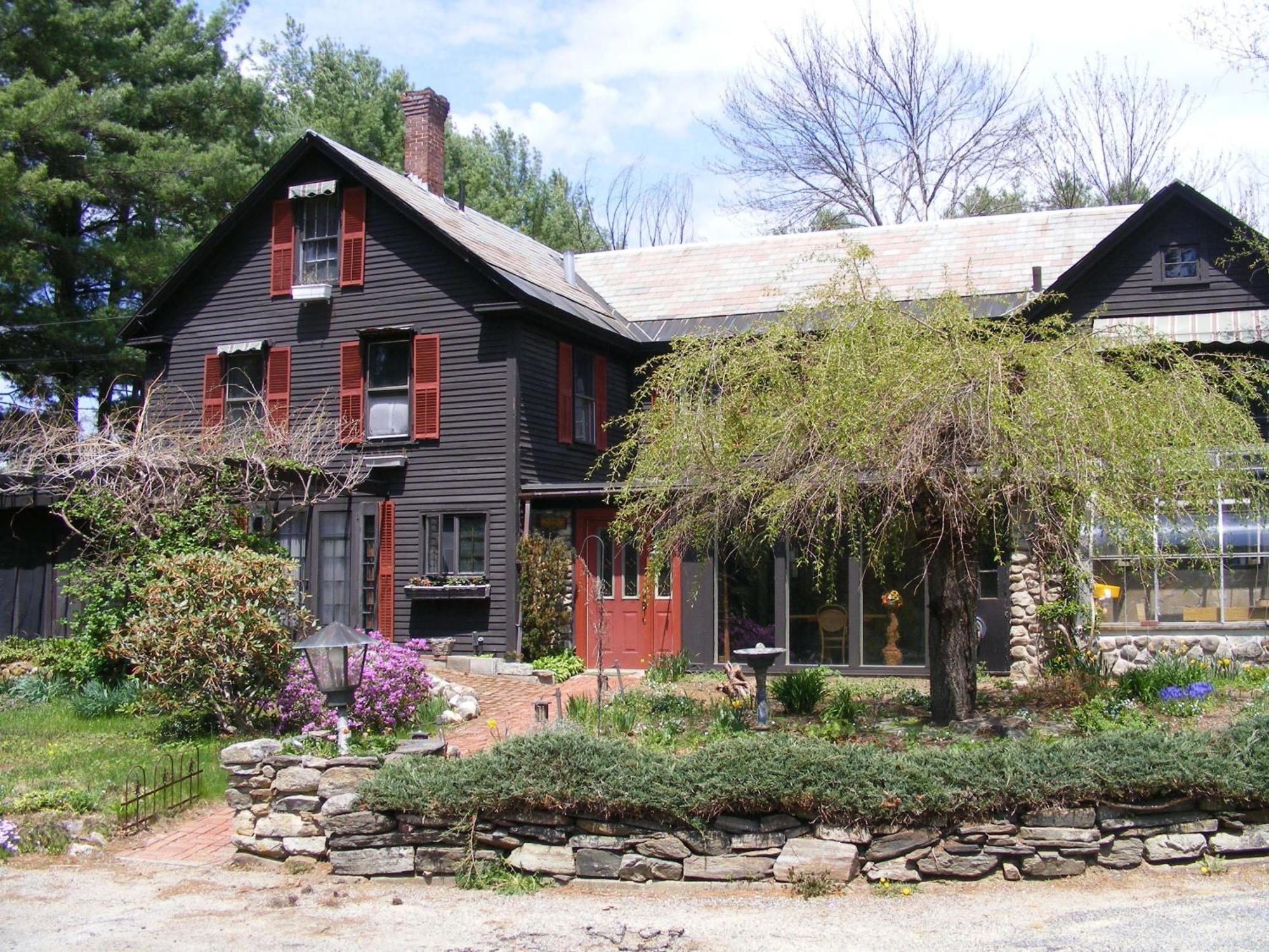 The Tartan Fox At The Meadmere Swanzey Exterior photo