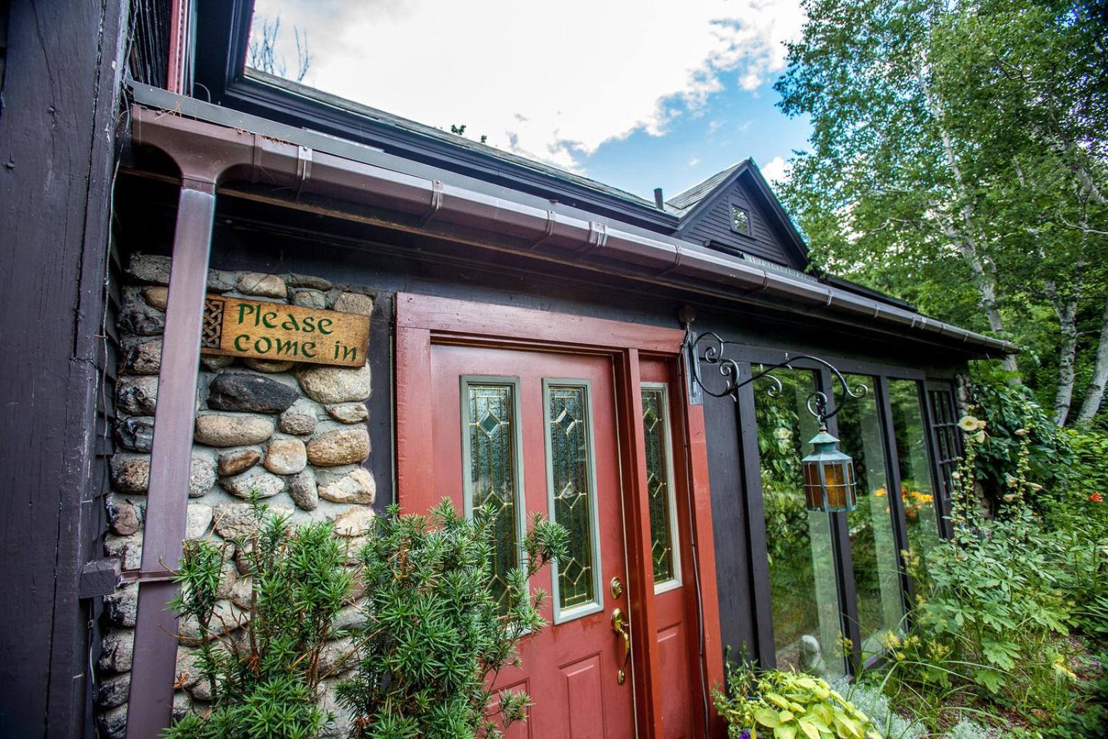 The Tartan Fox At The Meadmere Swanzey Exterior photo