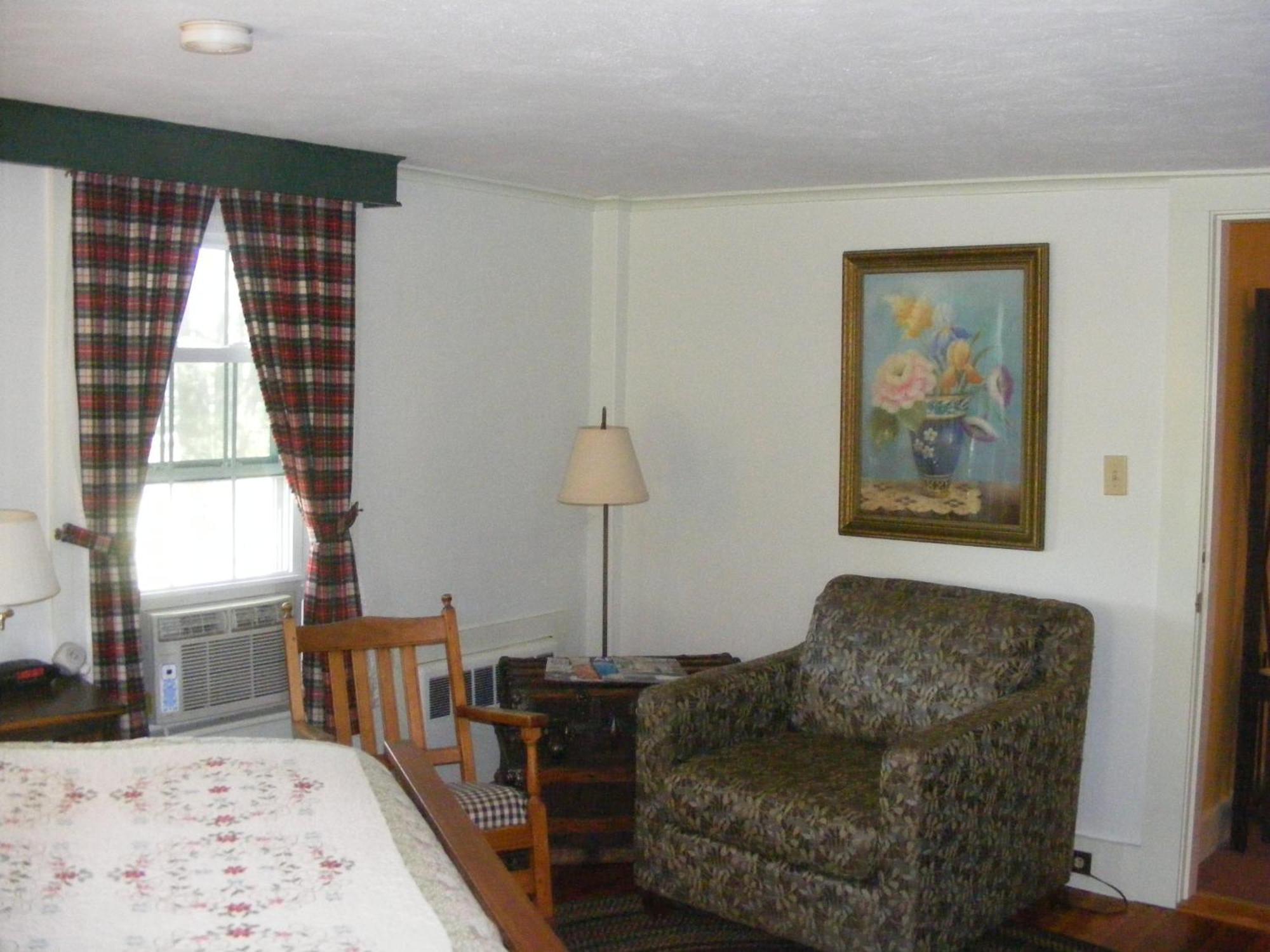 The Tartan Fox At The Meadmere Swanzey Exterior photo